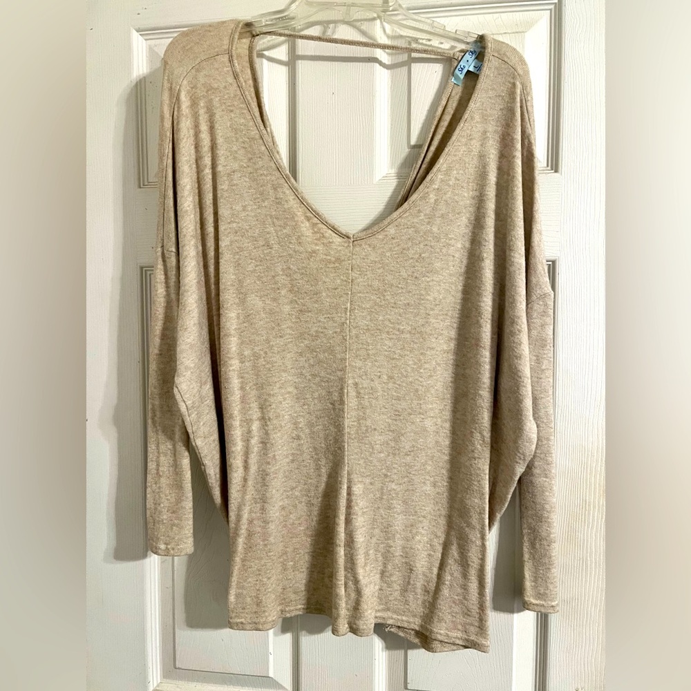 Detailed back sweater